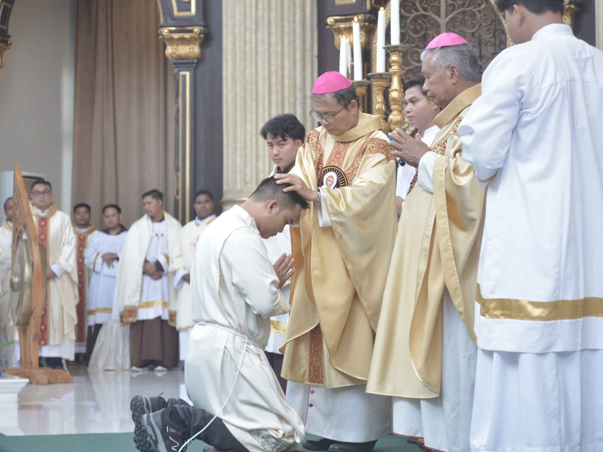 Cetak Sejarah Baru, 17 Diakon Baru Resmi Ditahbiskan di Katedral Santo Yosef Pontianak